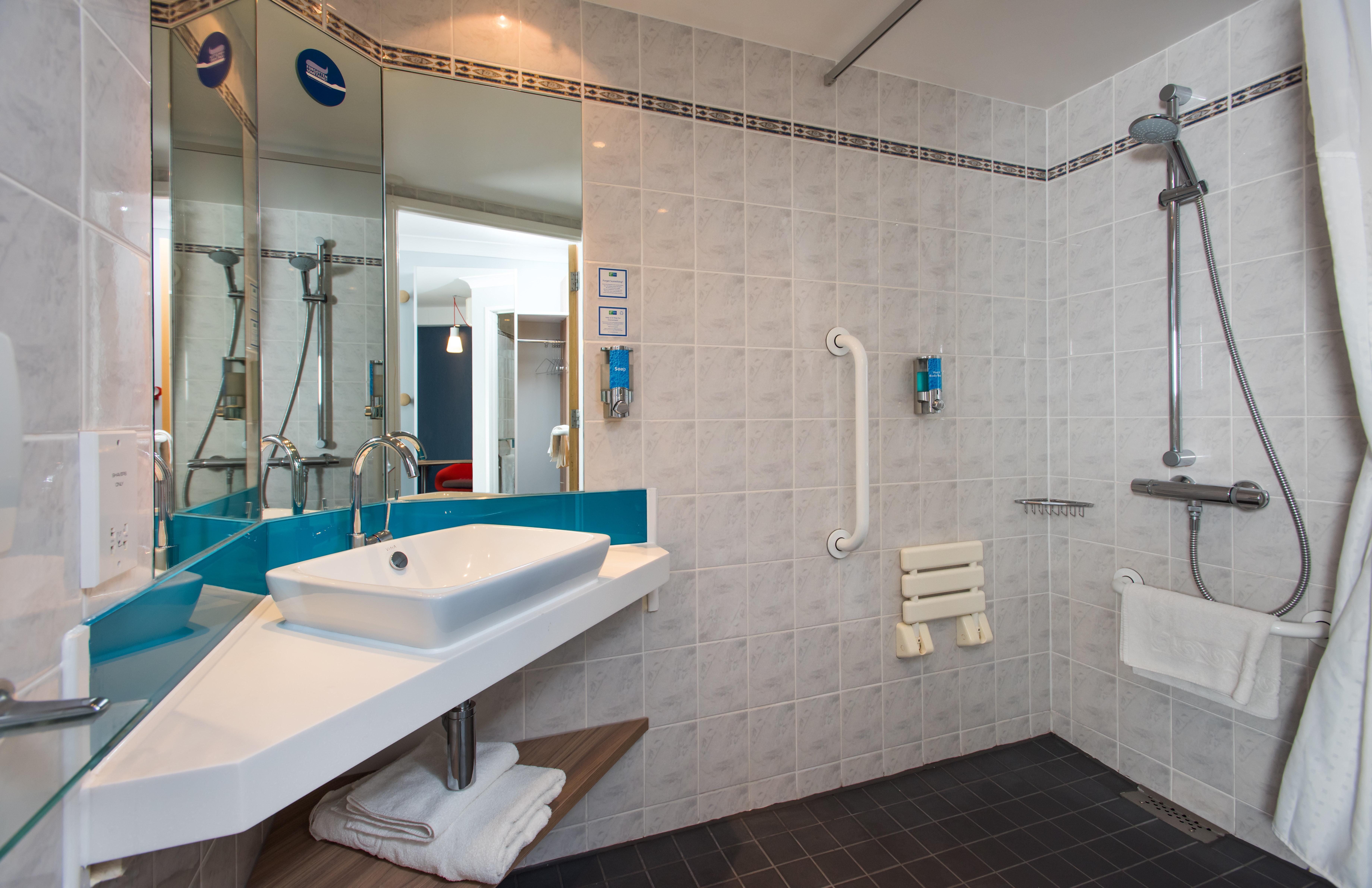 Отель Express - Leith Waterfront By Ihg